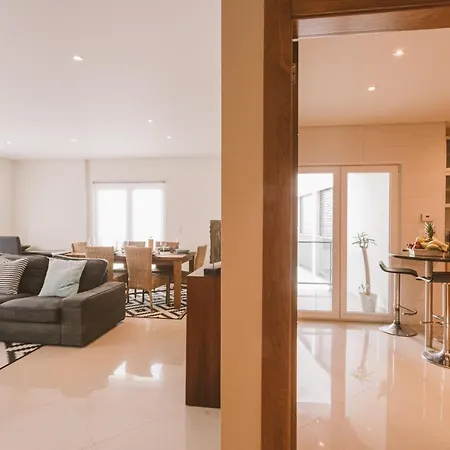 Best 42 - Charming And Central Apartament * Peniche